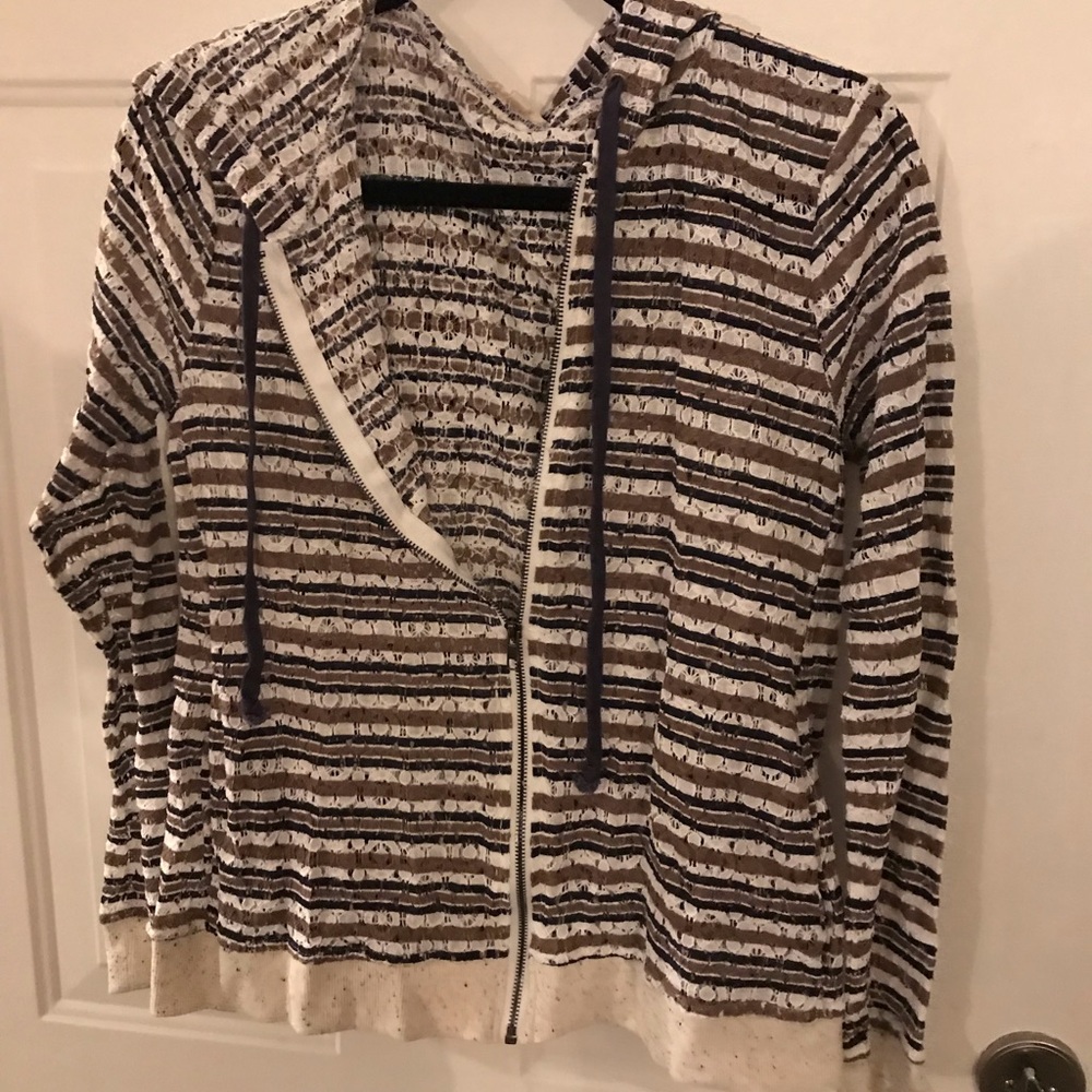 Hem and thread small hoodie